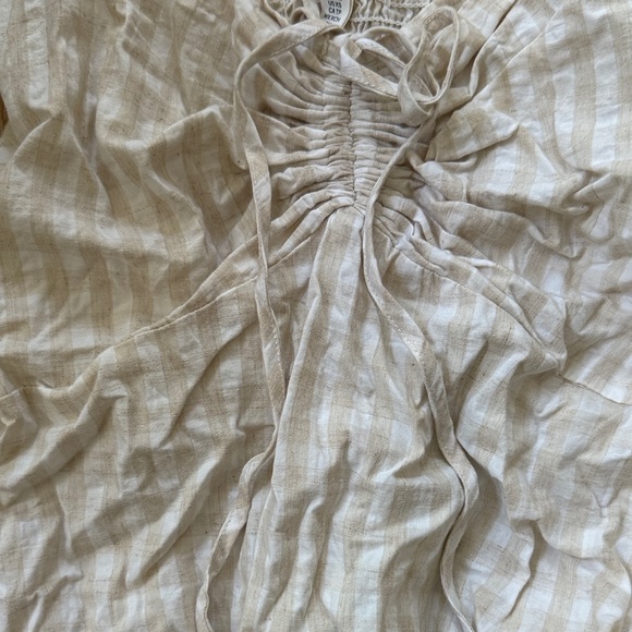 H&M Cream Ruched Top - Picture 3 of 4